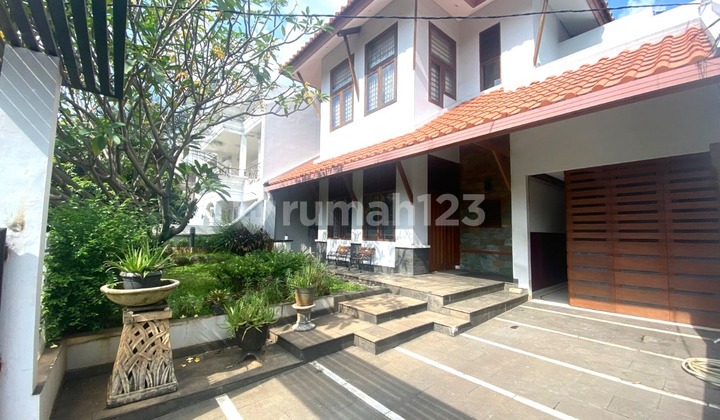 Nice House unfurnished ready-to-occupy building in Pondok Indah Nice House unfurnished ready-to-occupy building in Pondok Indah