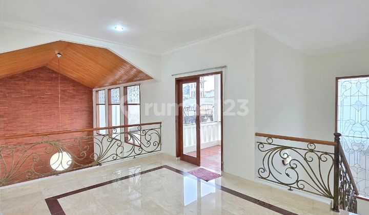 Rumah Bagus di lengkapi swiimng pool siap huni di Cipete 2