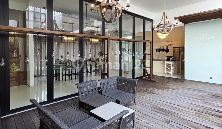 Rumah Mewah Super Luas dan Elegan di Taman Radio Dalam 1