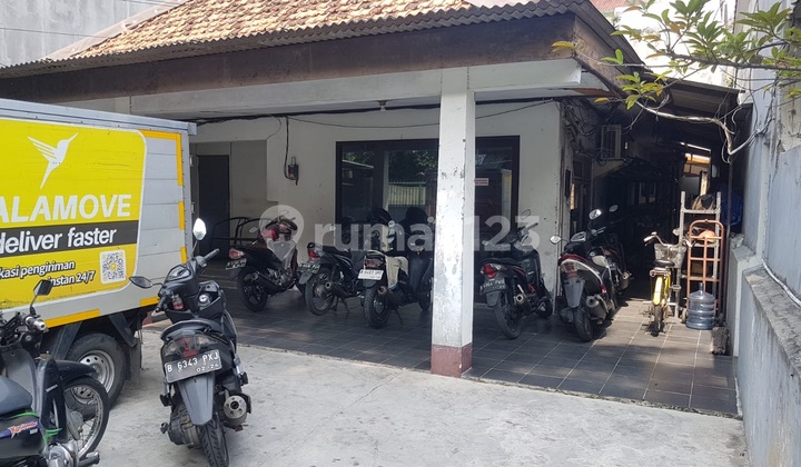 di Jl Rajawali Selatan V, Jakarta Pusat