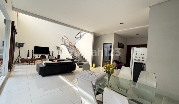 Rumah 2 Lantai di Batununggal 2