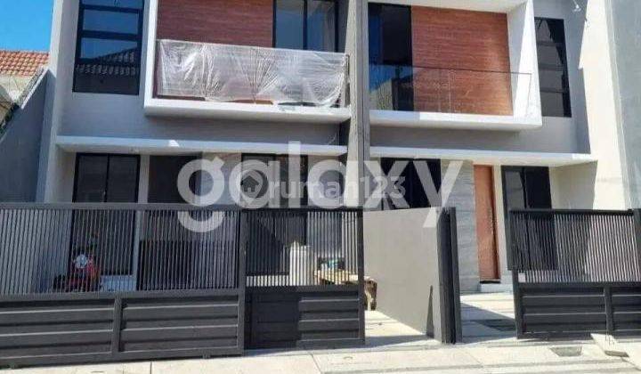 Rumah Cantik Strategis Siap Huni di Manyar Surabaya Dekat Merr 1