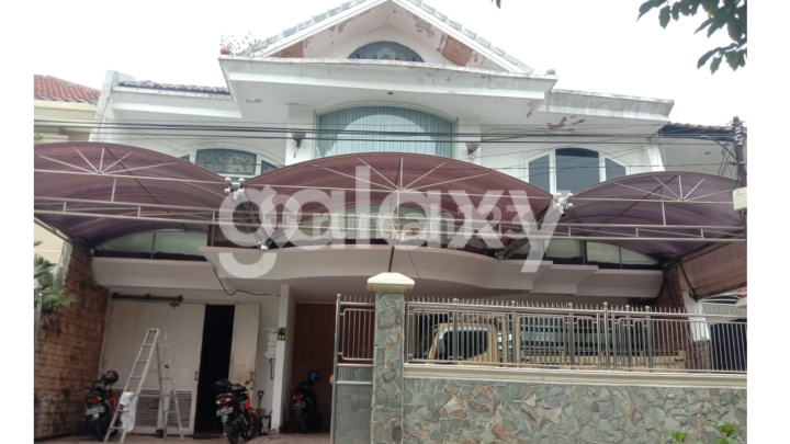 2-Story House Near Pakuwon City Ready to Live In Strategic Mulyosari Mas