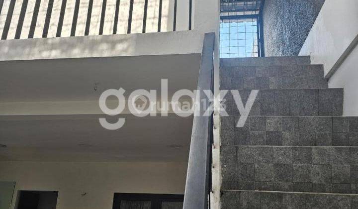 Rumah Strategis Dekat Pakuwon Mall Siap Huni Villa Valensia Surabaya Barat 1