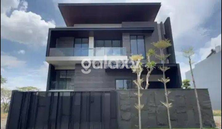 RUMAH BARU SPLIT LEVEL SUPER MEWAH DI KAWASAN GOLF CITRALAND SURABAYA 1