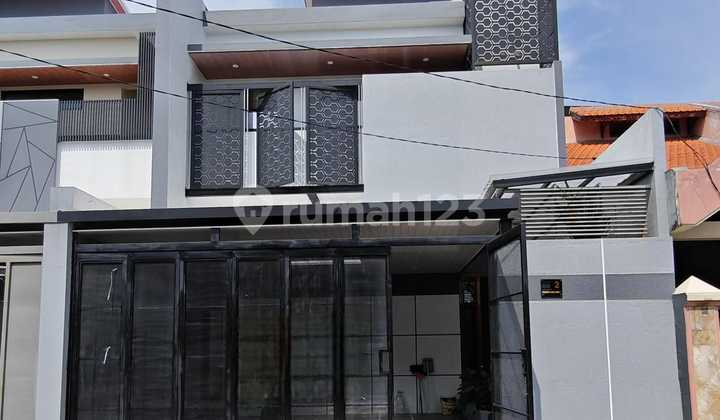 Rumah Mewah Spek Premium di Griya Kebraon
