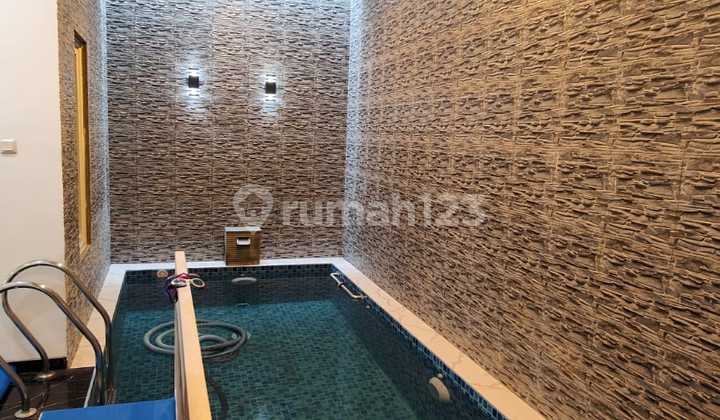 Private Pool, Luxury House in Kebonsari South Sby