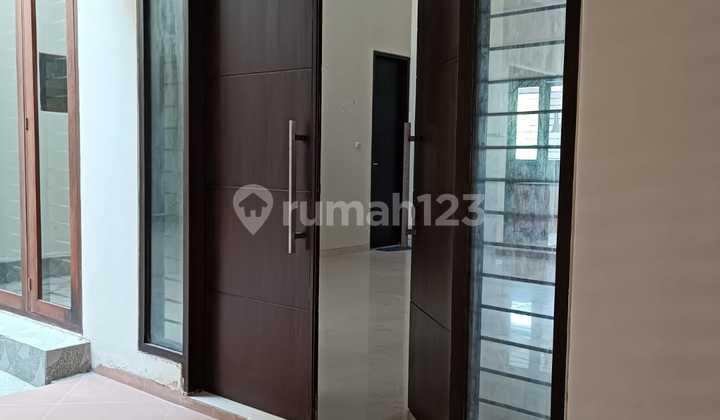 Below Market, Minimalist Hook House in Kendangsari Complex 2