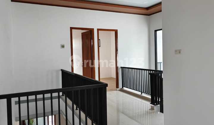Rumah Mewah Spek Premium di Griya Kebraon 2