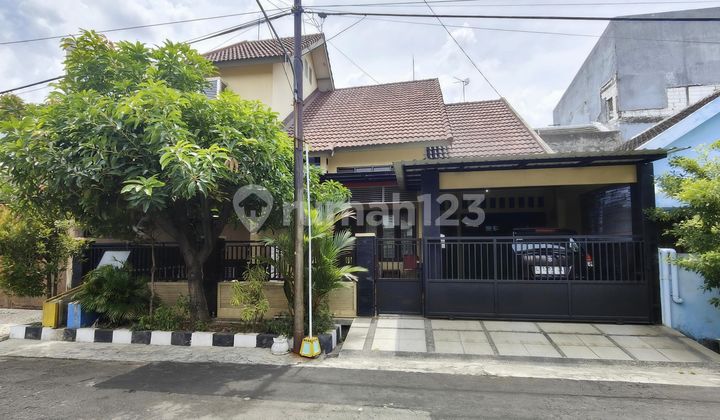 Rumah Minimalis Lokasi Strategis di Wisma Menanggal Rumah Minimalis Lokasi Strategis di Wisma Menanggal
