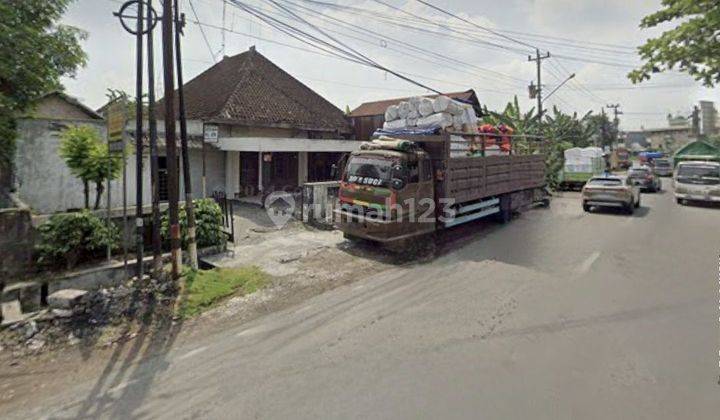 Rumah Strategis Hitung Tanah Dekat Jalan Soekarno Solo Baru 1