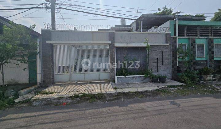 Rumah Minimalis Modern Di Solo Baru 1