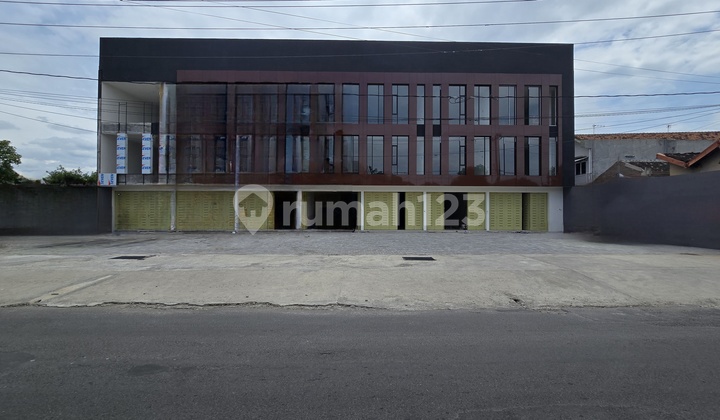 New Strategic Shop House Near Manahan and Klodran Toll Gate Exit 2