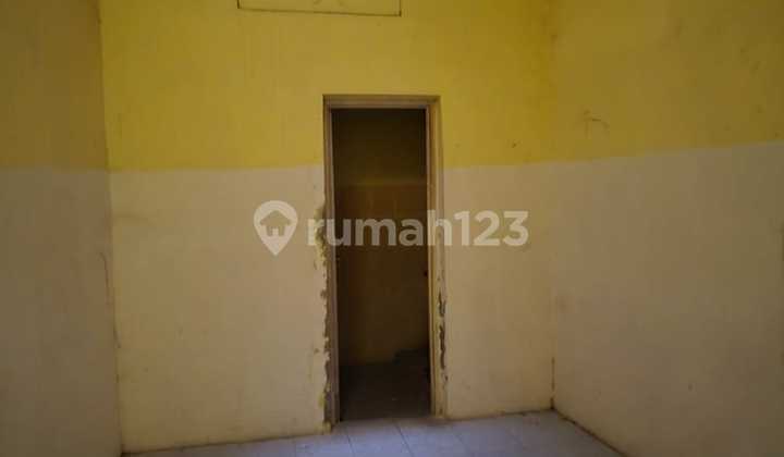 Business Space Needs Renovation Near Solo Safari and UNS Jebres Solo Campus