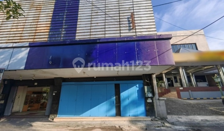 Strategic Crowded Shop House Near Pasar Gede Solo Strategic Crowded Shop House Near Pasar Gede Solo