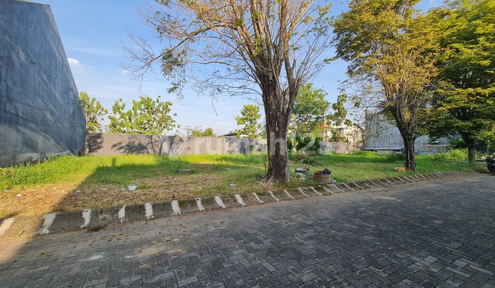 Ready-to-build plot of land in Colomadu Solo cluster. Ready-to-build plot of land in Colomadu Solo cluster.