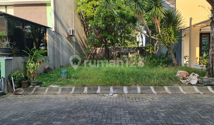 Ready-to-build plot of land in an elite housing area in Colomadu, Solo. Ready-to-build plot of land in an elite housing area in Colomadu, Solo.