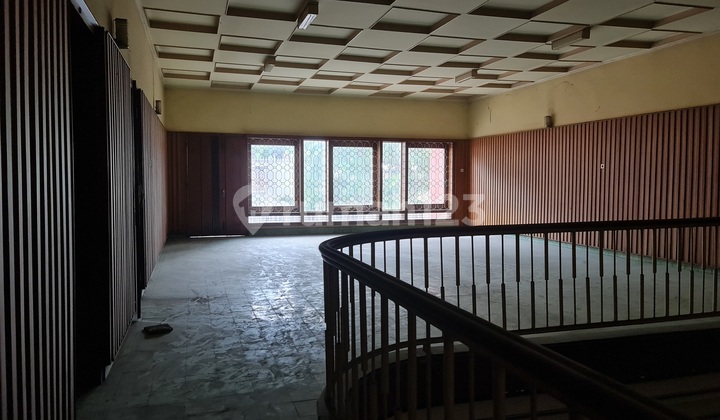 Luxury house with a spacious yard in Jebres, Solo. Luxury house with a spacious yard in Jebres, Solo.