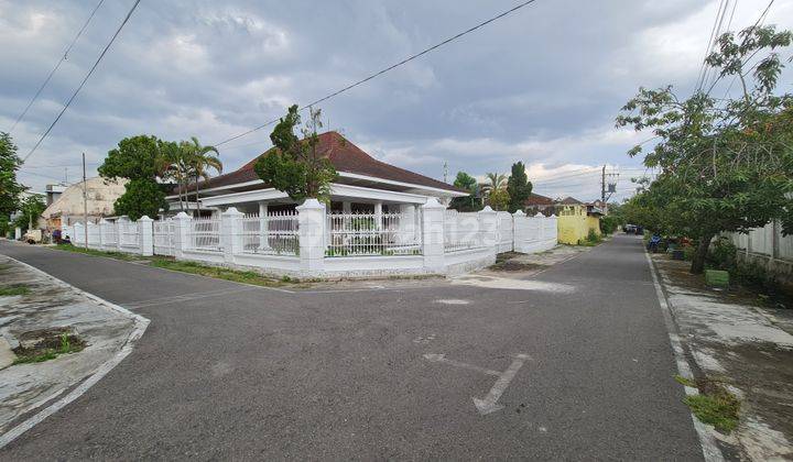 Rumah bagus siap pakai di jajar laweyan solo 1