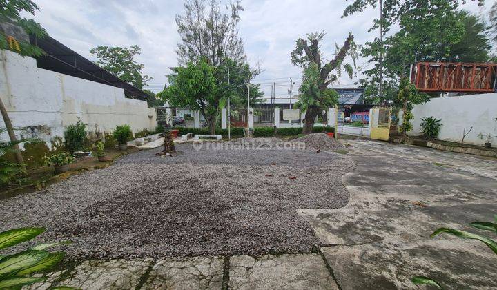 Rumah kolonial pinggir jalan tipes serengan solo 2