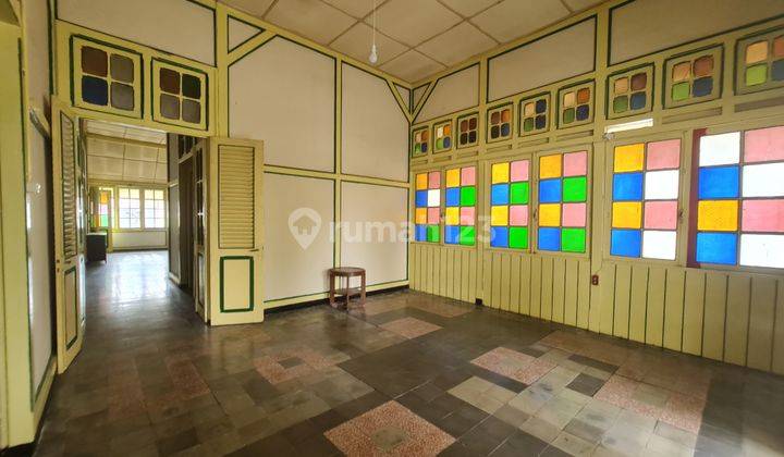 Rumah kolonial pinggir jalan tipes serengan solo 3