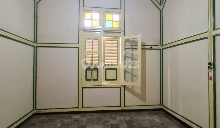 Rumah kolonial pinggir jalan tipes serengan solo 8