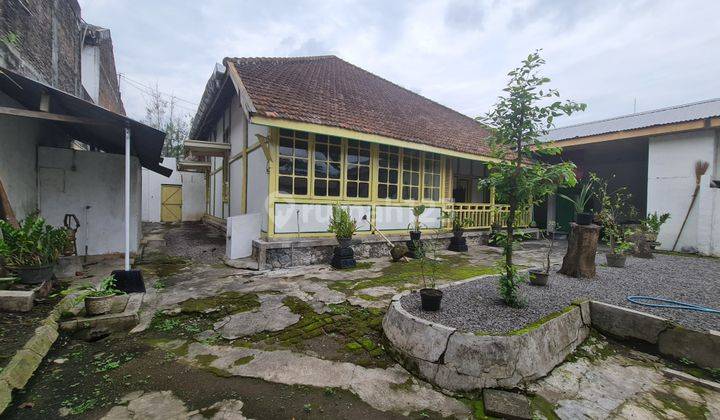 Rumah kolonial pinggir jalan tipes serengan solo 13