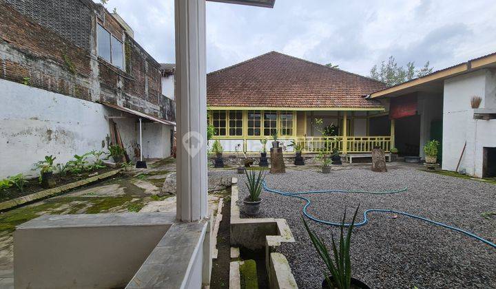Rumah kolonial pinggir jalan tipes serengan solo 19
