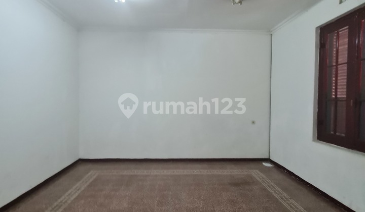 Rumah strategis luas dekat pasar kembang solo 11