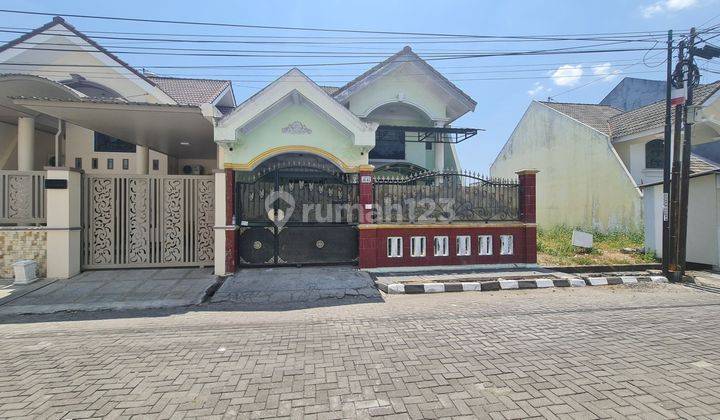 Rumah bagus siap pakai di perumahan elite solo baru 1