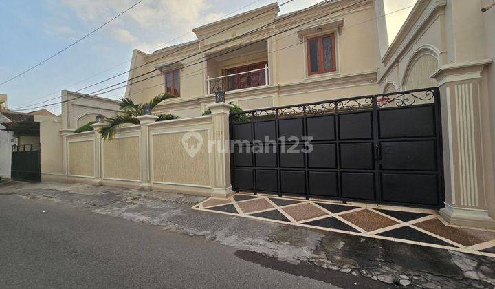 Rumah mewah mediteranian dekat jalan bhayangkara solo 1