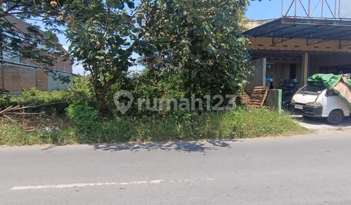 Prime Strategic Land on Mangesti Raya Street, Gentan, Solo. Prime Strategic Land on Mangesti Raya Street, Gentan, Solo.