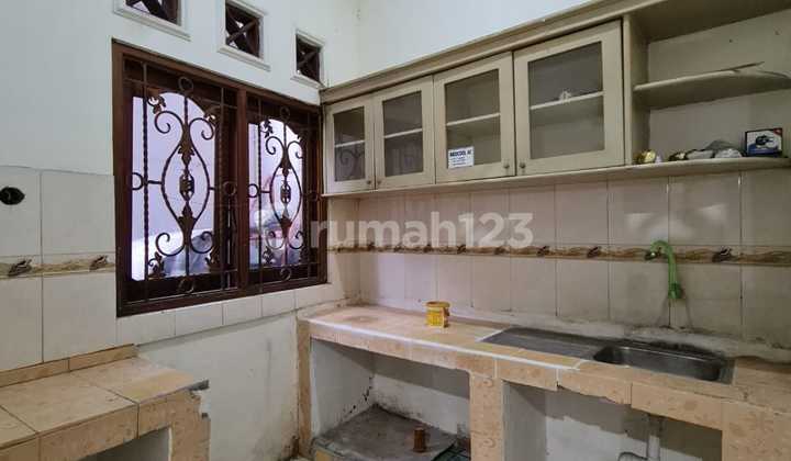 Good Ready-to-Use House Near Slamet Riyadi Street, Solo Good Ready-to-Use House Near Slamet Riyadi Street, Solo