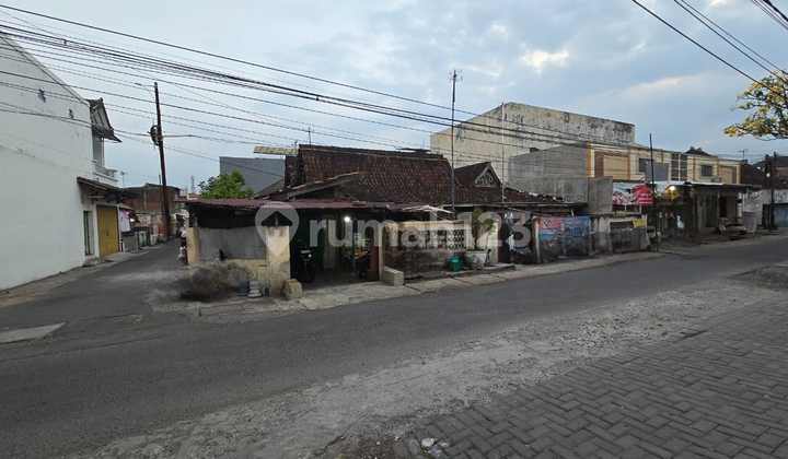 Rumah Hitung Tanah Dekat Jalan Slamet Riyadi Laweyan Solo