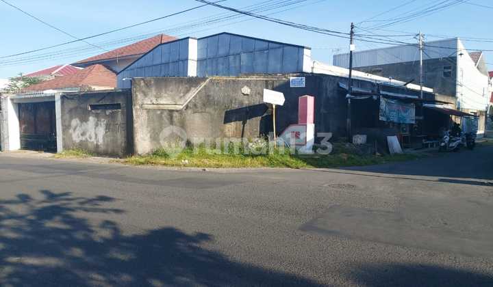 Rumah Strategis di Pinggir Jalan Surya Jagalan Solo