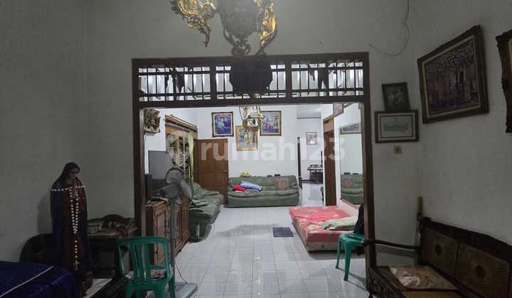 Spacious Teak Wood Nuances House in Baturan Colomadu Near Adi Sucipto Road Karangasem Solo 2