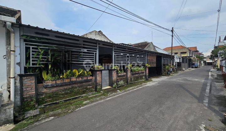 Rumah Hitung Tanah di Laweyan Dekat Banjarsari Solo 1