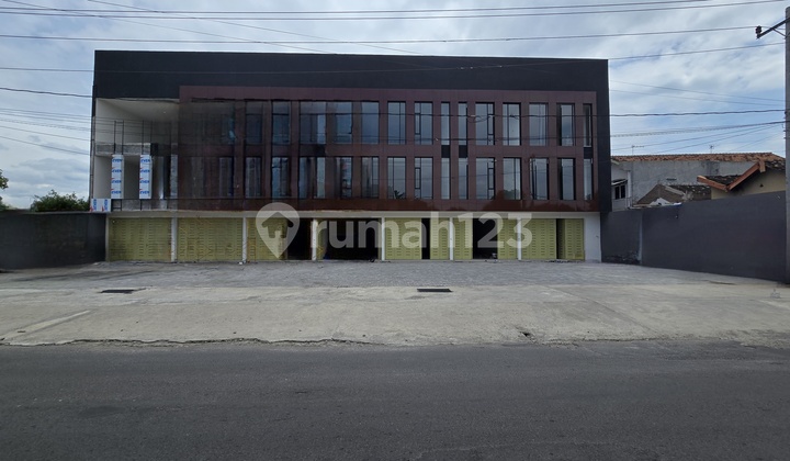 New Strategic Shop House Near Manahan and Klodran Toll Gate Exit