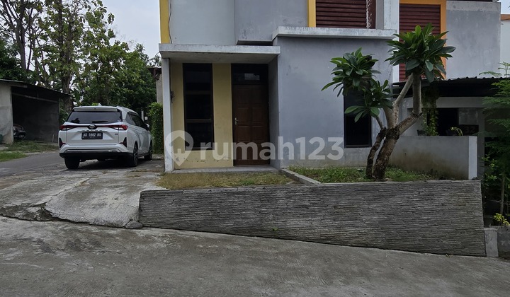 Rumah Minimalis Di Dalam Cluster Mojosongo Dekat Pusat Kota Solo Dan Akses Tol Rumah Minimalis Di Dalam Cluster Mojosongo Dekat Pusat Kota Solo Dan Akses Tol