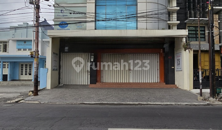 Strategic Luxurious Shophouse Near Pasar Gede Solo 2
