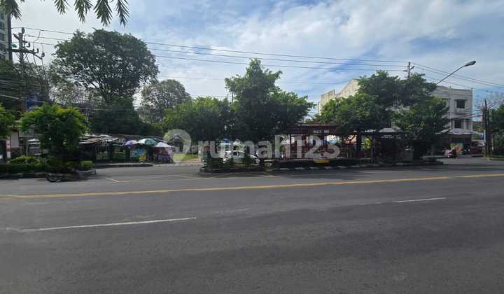 Super Strategic Land Next to the Entrance of UNS Jebres Solo