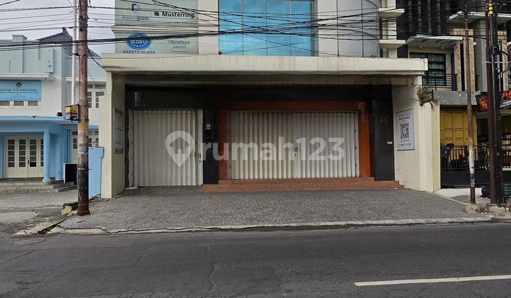 Strategic Luxurious Shophouse Near Pasar Gede Solo 1