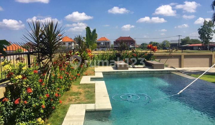 Villa 5 menit ke pantai Berawa view sawah 2 Lantai di Padonan SHM Villa 5 menit ke pantai Berawa view sawah 2 Lantai di Padonan SHM