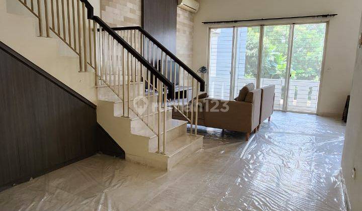 Sewa Rumah 2,5 Lantai Crown Golf Pik Uk 8x33m Furnished  1