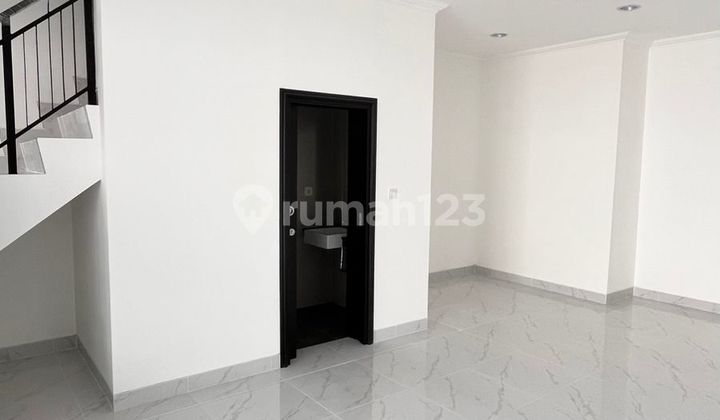 sewa rumah 2 lantai PIK 2 uk 8x15m kosongan  2