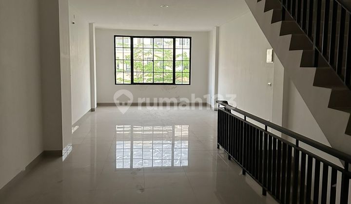 sewa ruko 3,5 lantai osaka PIK 2 hadap taman 