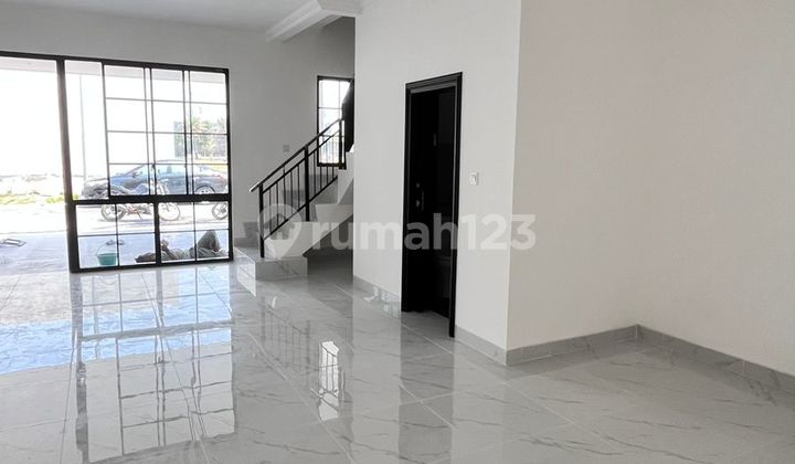 sewa rumah 2 lantai PIK 2 uk 8x15m kosongan  1