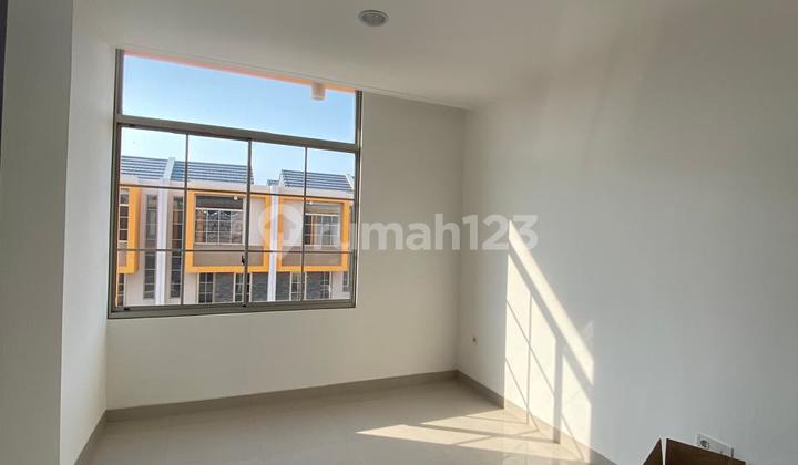 Rent a 3-story house in PIK 2, size 4.5x10m, with AC. Rent a 3-story house in PIK 2, size 4.5x10m, with AC.