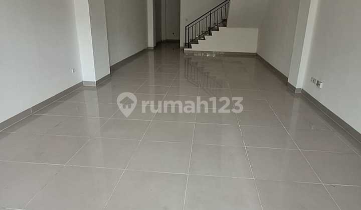 Sewa Ruko Osaka 3,5 Lantai Pik 2 Hadap Jalan Boulevard