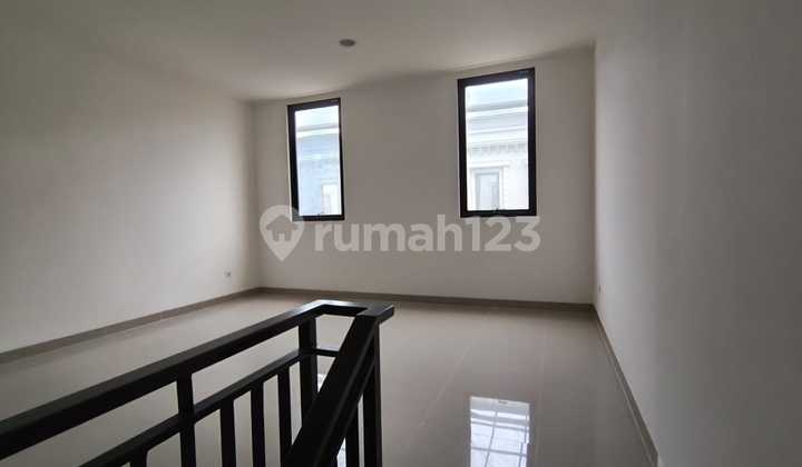 Euro Asia Pik 2 3.5-Story Shop House for Rent, Facing Interior. 2